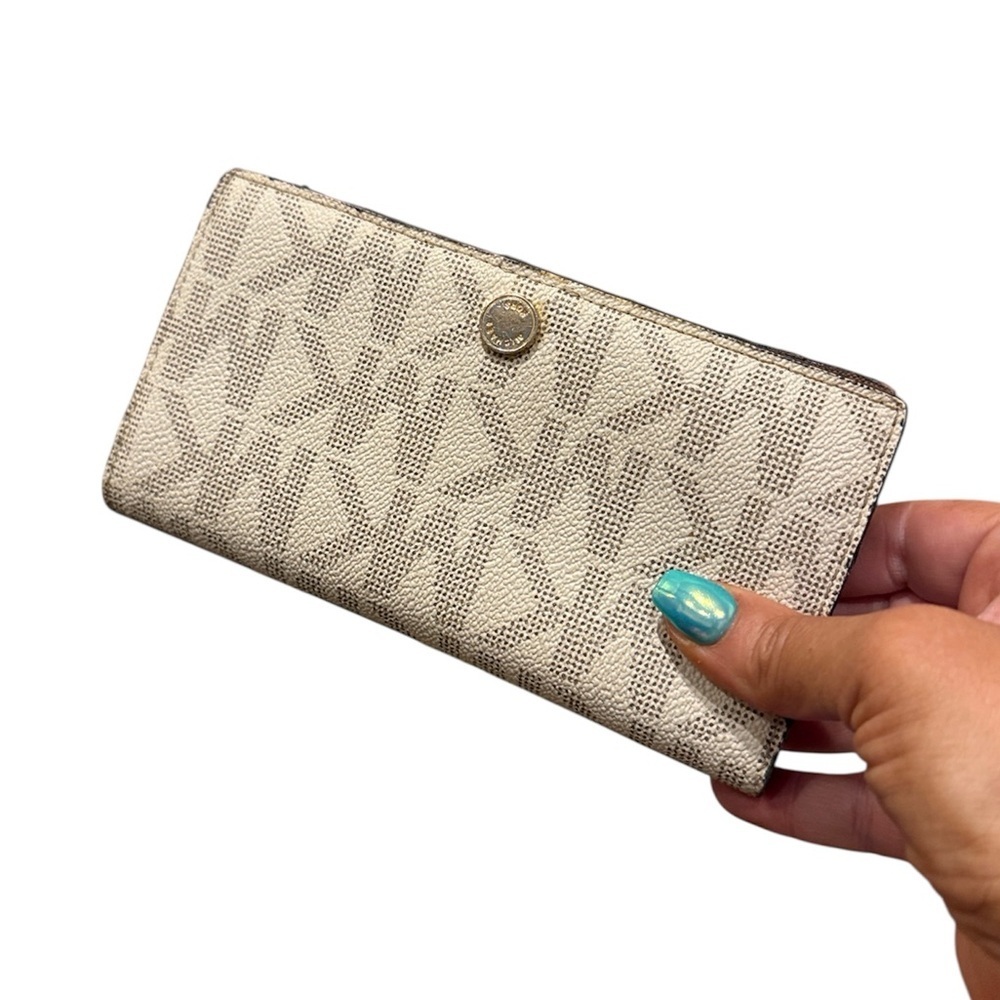 Elegant Michael Kors Cream Designer Women's Wallet Leather Bifold MK clutch - Picture 1 of 8